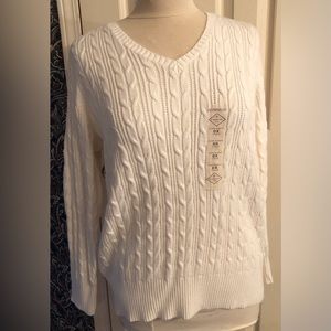 New St. John’s Bay Ivory classic cable sweater size 0X Vneck